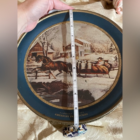 Vintage 10" Collectible Currier & Ives American Homestead Winter Cookie Tin - Picture 8 of 10